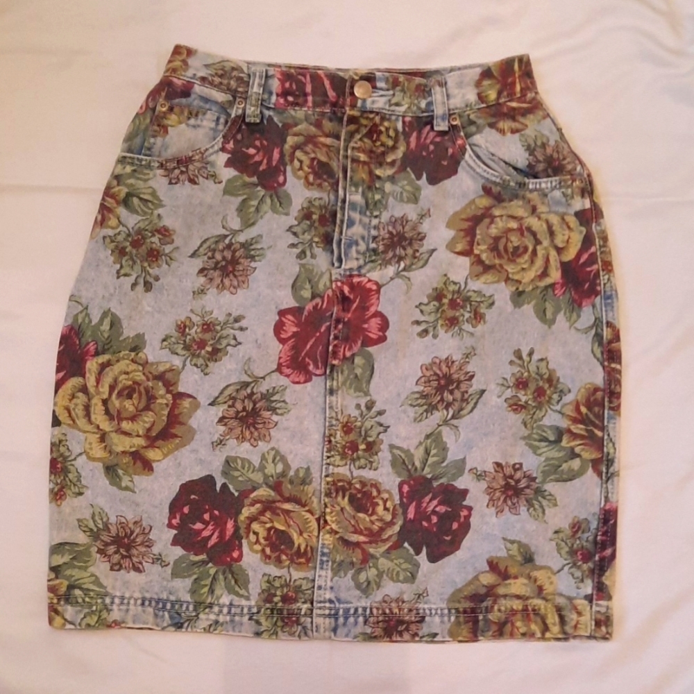 Vintage Bugle Boy floral denim skirt high rise size 9.